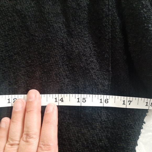 Vintage short sleeved  v-neck black dress with elastic waist - Picture 7 of 9